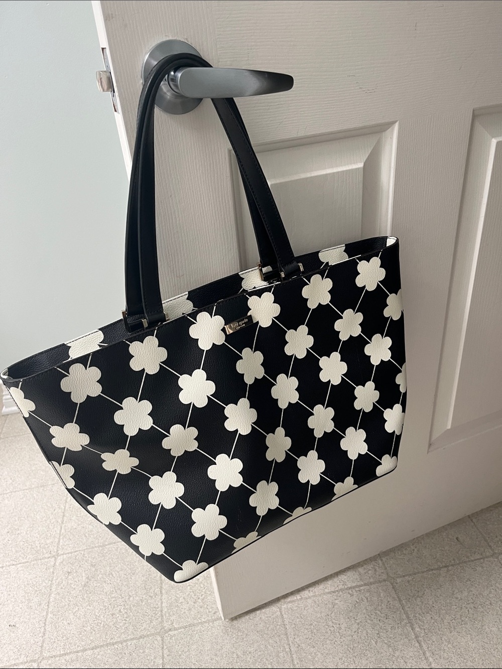 Kate Spade NWOT Black Tote Bag with White Flower Pattern